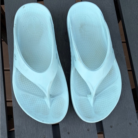 OOFOS Unisex Flip Flop Recovery Sandals - Picture 2 of 3